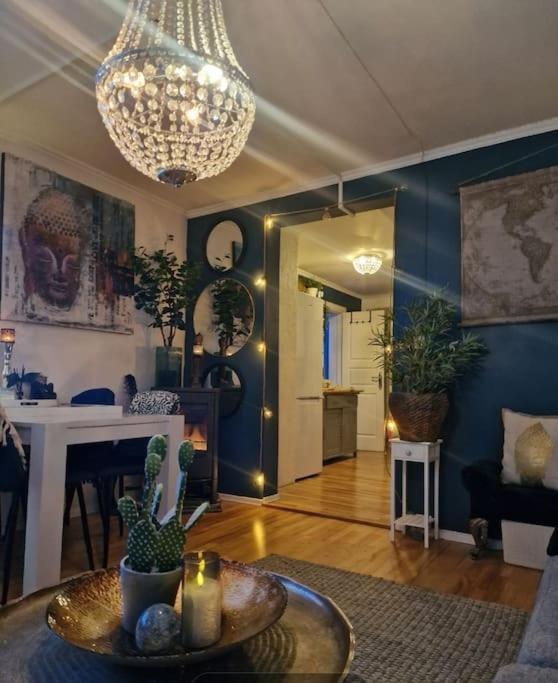 Sjarmerende I Hjerte Av By Apartment *
