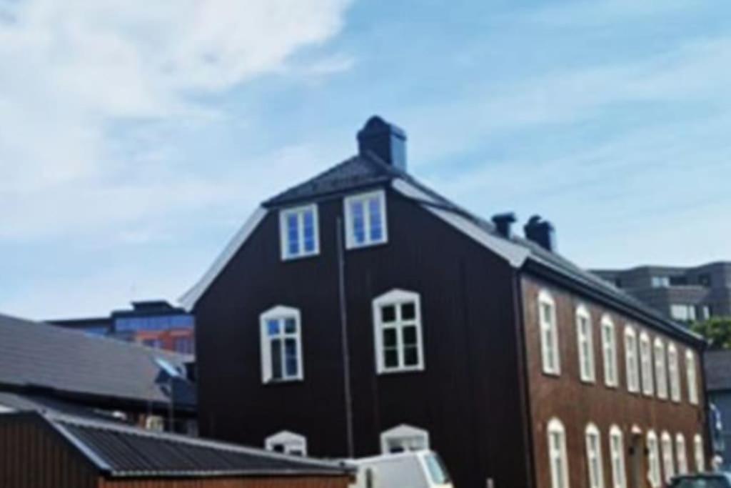 Sjarmerende I Hjerte Av By Apartment *