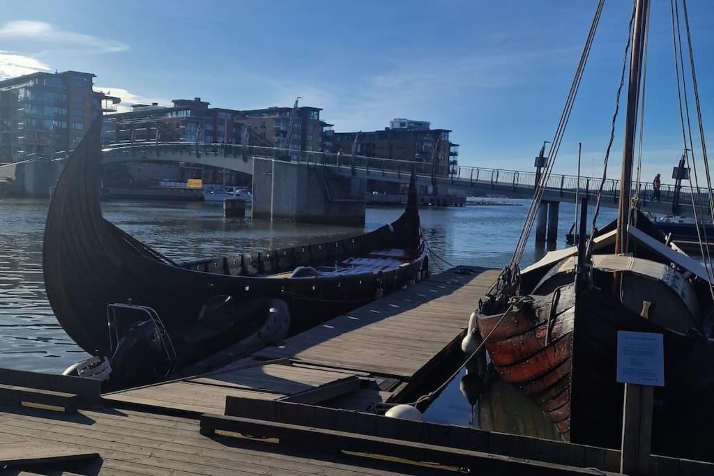 Sjarmerende I Hjerte Av By *