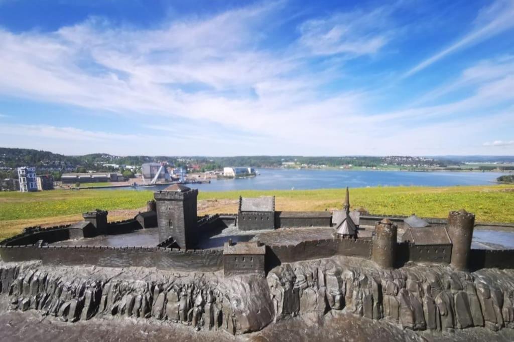 Sjarmerende I Hjerte Av By *