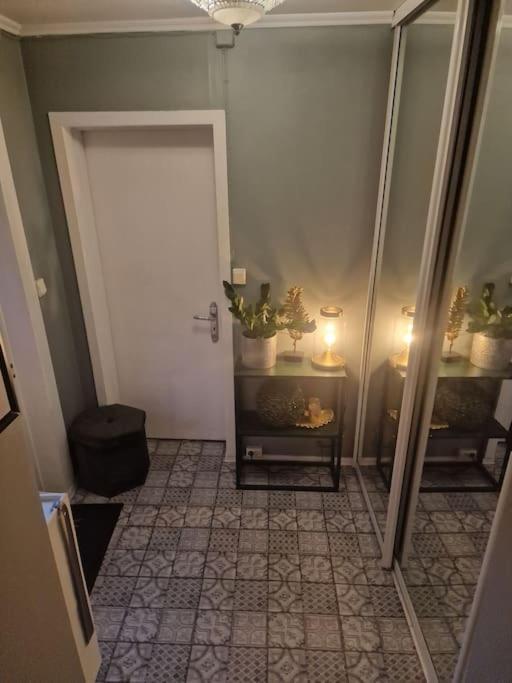 Sjarmerende I Hjerte Av By Apartment *