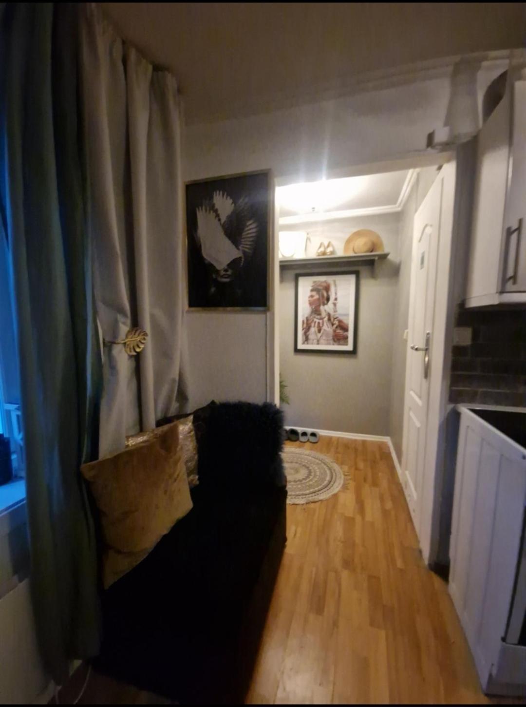 Sjarmerende I Hjerte Av By Apartment